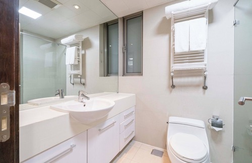 Xujiahui Bed & Breakfast | Tyms Premium 3BR 2BA Apt Walk to Metro