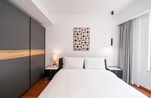 Gubei Apartment | Tyms Stylish 2BR APT Hongqiao