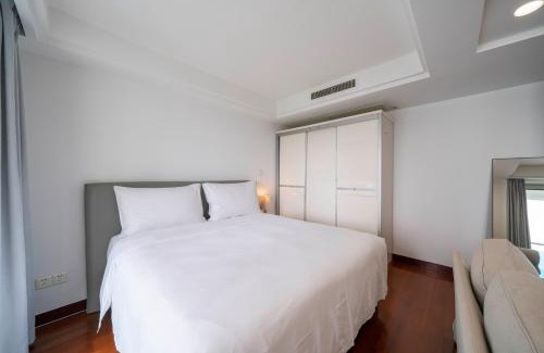 Wantiguan Apartment | Tyms Xujiahui Modern 1BR APT