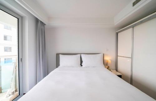 Wantiguan Apartment | Tyms Xujiahui Modern 1BR APT