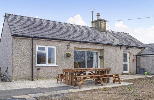 Brynrefail House | Tyn Y Maen