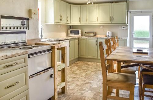 Brynrefail House | Tyn Y Maen