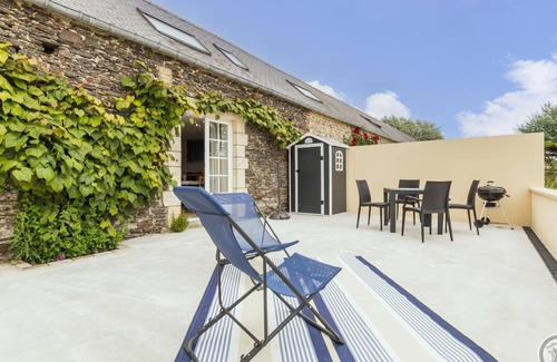 Barneville-Carteret Cottage | Typical house with terrace, near beach, pets allowed, parking, WiFi