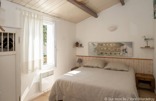 Rivedoux-Plage House | Typical Réthaise house set in large wooded grounds with outdoor spa