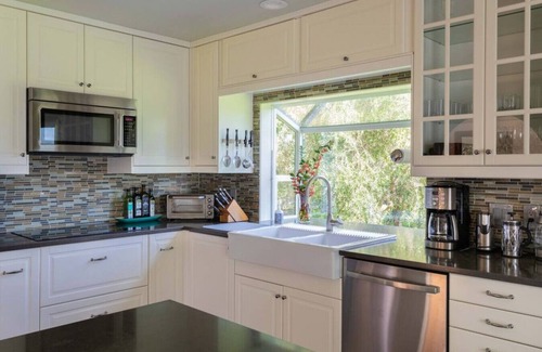 Point Reyes Station House | Tyto Alba | Serenity & Nature Views, Walk to Town