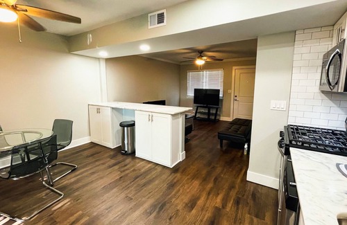 Avondale House | UC and Cincinnati Hospitals only 3 minutes away