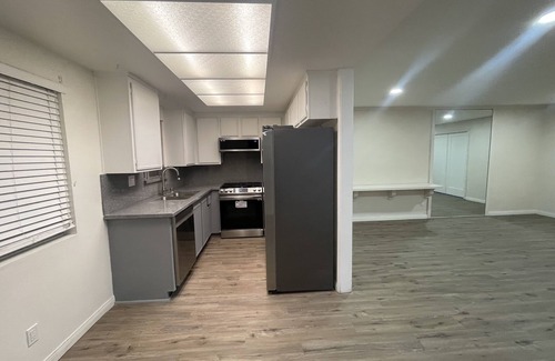 West Los Angeles Condo | UCLA adj 2-bedroom pet friendly condo in Westwood, Los Angeles with pool