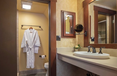 Lake Arrowhead Hotel | UCLA Lake Arrowhead Lodge