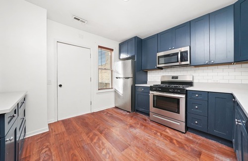 Pilsen Condo | UIC /Pilsen - Delightful 2 Bed 1 Bath Condo WITH FREE PARKINGnn