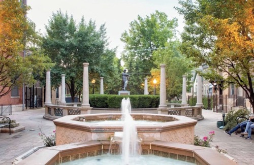 Pilsen Condo | UIC /Pilsen - Delightful 2 Bed 1 Bath Condo WITH FREE PARKINGnn