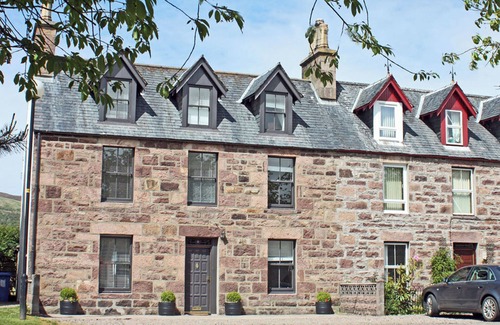 Ullapool House | Ullapool - House - Sleeps 8 - Hot Tub - Seaside