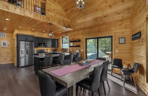 Logan Cabin | Ultimate Comfort in Rustic Hocking Hills-Hot tub, Firepit, Gameroom, Golden tee.