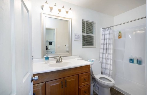 Southeastern Sacramento House | Ultimate East Sacramento Haven-Ideal Location
