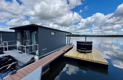 Middelaar House | Ultimate enjoyment in and on the water and in the hot tub