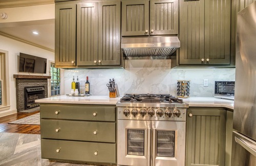 Epworth House | Ultimate FISHING Retreat- private 250 ft water front - Hot Tub, Sauna, Game Room