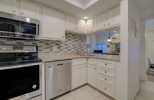Palmetto Dunes Villa | "Ultimate Getaway: 65" TV, Hot Deals! Near Beach, Pool & More Fun Awaits!