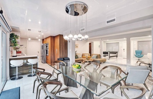 Dania Beach Villa | Ultimate Retreat 6BR & 3BA Villa near Beach