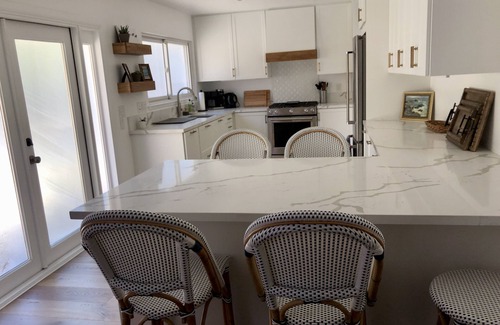 Alta Mesa House | Ultimate SB Lifestyle, Beach vibe, Privacy, Sleeps 8, Newly remodeled