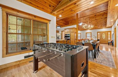 Sevierville Apartment | Ultimate Smoky Escape W Fun Games Hot tub & more