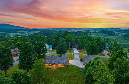 Sevierville Apartment | Ultimate Smoky Escape W Fun Games Hot tub & more