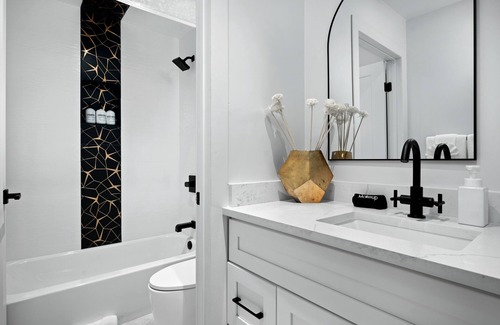 Raskin Estates House | Ultra chic & modern getaway at Sheena Residence