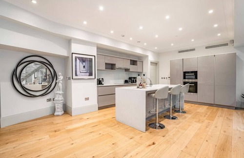 City of Westminster Apartment | Ultra Luxury Mayfair Home | Park Lane Location