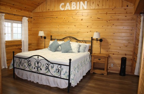 Grantsdale House | Ultra Luxury Mountain Retreat w/hot tub and huge game room with a bar & smart tv