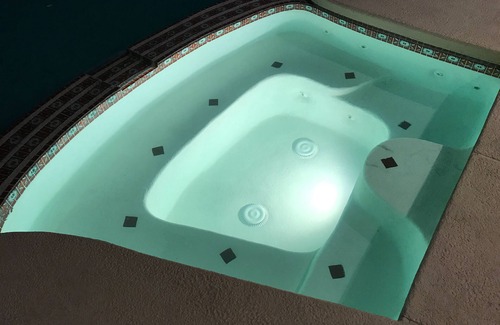 Villa Bonita Estates House | Ultra Modern House 6 B/R Pool 5 min to strip Heated Jacuzzi