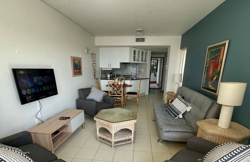 Umhlanga Apartment | Umhlanga Beach Apartment 6 Sleeper. Direct access to the promenade and beach.