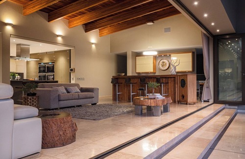 Hoedspruit House | umVangati House