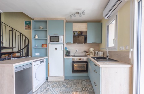 Courseulles-sur-Mer Apartment | Un Balcon sur le Port - Place de parking