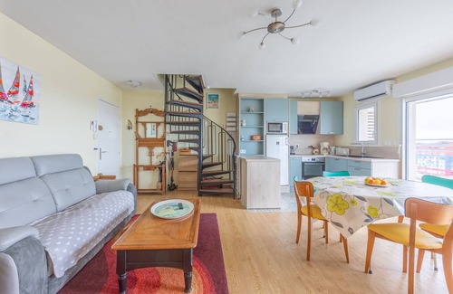 Courseulles-sur-Mer Apartment | Un Balcon sur le Port - Place de parking