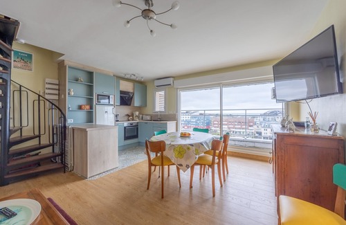 Courseulles-sur-Mer Apartment | Un Balcon sur le Port - Place de parking