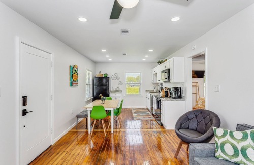 Downtown House | Unbeatable Location-Walk To The Wahoos Stadium, Community Maritime Park or Palafox-Sm. Dog Friendly