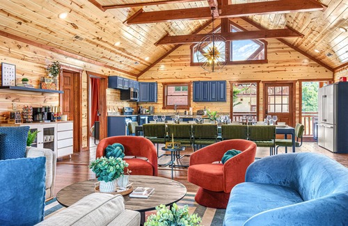 Caton Cabin | Unbelievable Kids Paradise: Themes, Pool, Spa, Golf, Games, Popcorn and Movies