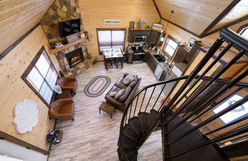 Broken Bow Cabin | Uncork and Unwine sleeps 6