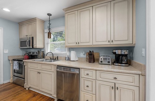 Summerville House | under 7 min to Masters, Pool, Sauna, Gym, Fie Pit, Luxury Amenities