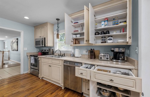 Summerville House | under 7 min to Masters, Pool, Sauna, Gym, Fie Pit, Luxury Amenities