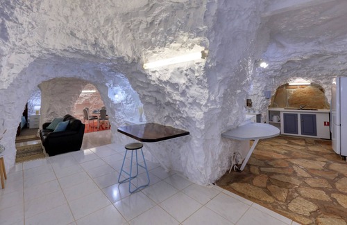 White Cliffs House | Underground Dugout - Outback Plains View