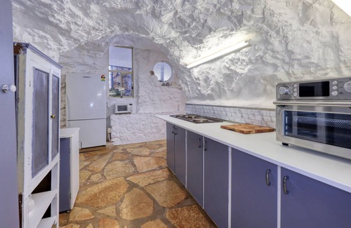 White Cliffs House | Underground Dugout - Outback Plains View