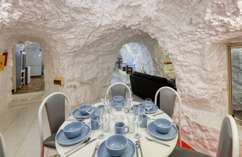 White Cliffs House | Underground Dugout - Outback Plains View