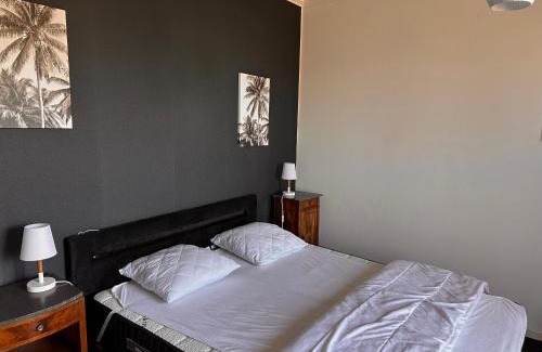 Arcais House | Une maraîchine en bord de conche avec barque sans linge de maison