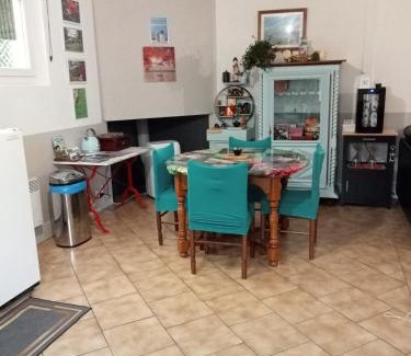 Saint-Medard-de-Guizieres Apartment | une pause quelque part au jardin des érables et des niwakis