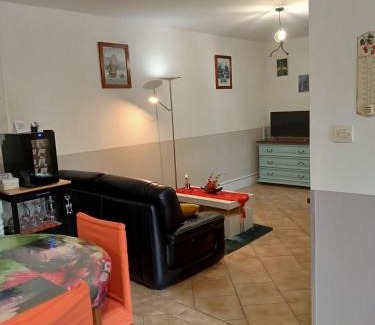 Saint-Medard-de-Guizieres Apartment | une pause quelque part au jardin des érables et des niwakis