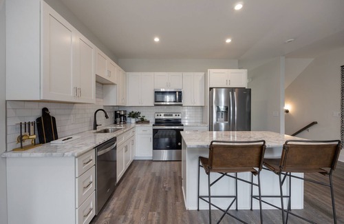 Whitebridge House | Unified 2une - Rooftop Deck - Mins to Downtown