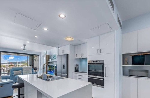 Airlie Beach Apartment | Uninterrupted Marina Views at Port of Airlie