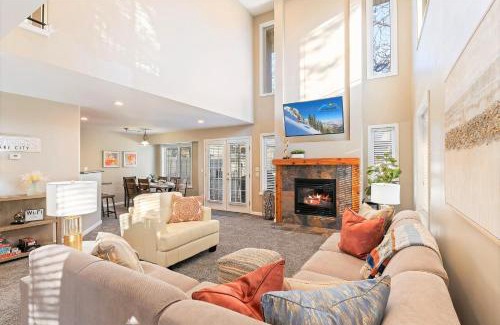 Midvale House | Union Crossroads in Salt Lake with Hot Tub and Park