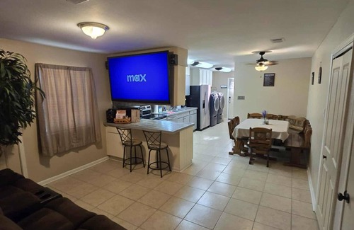 Baker House | Unique 10 Bedroon/4.5 Bath Near BTR