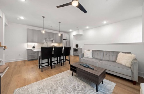 Wesley Heights Condo | Unique 2BR Stay —City Views — Walk to BofA Stadium
