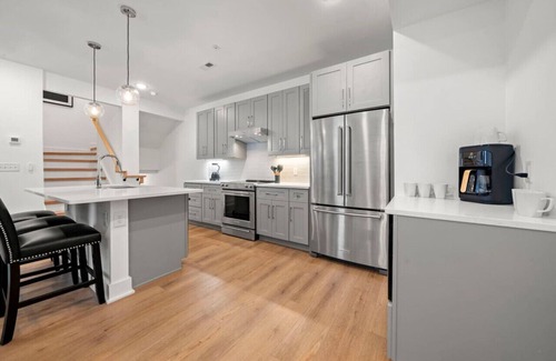 Wesley Heights Condo | Unique 2BR Stay —City Views — Walk to BofA Stadium